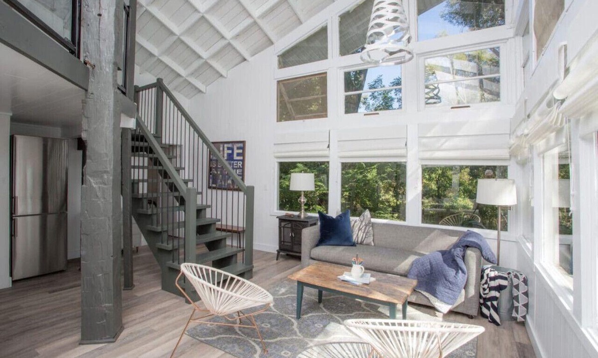 Waupoos House | Waupoos Commons - Beach Front Chalet