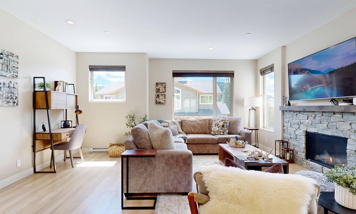 Sun Peaks House | Welcome to Casa Paraíso at Altitude