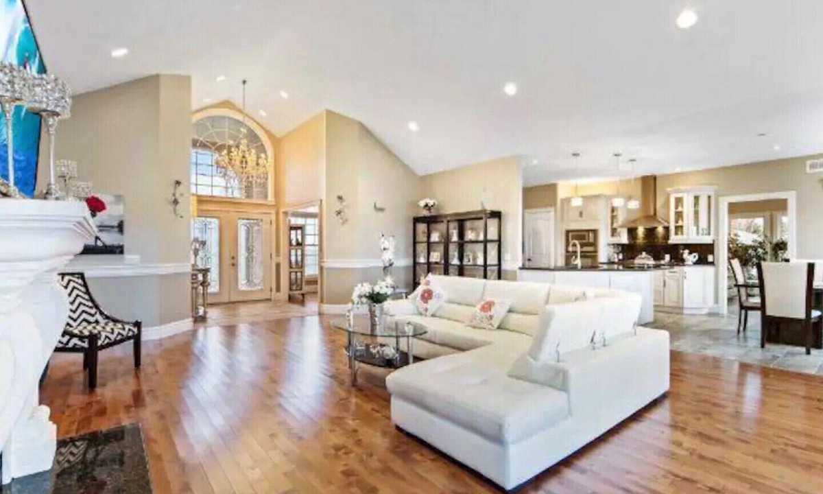 Carrying Place Cottage | Welcome to our luxurious bungalow house lake front phenomenon view.