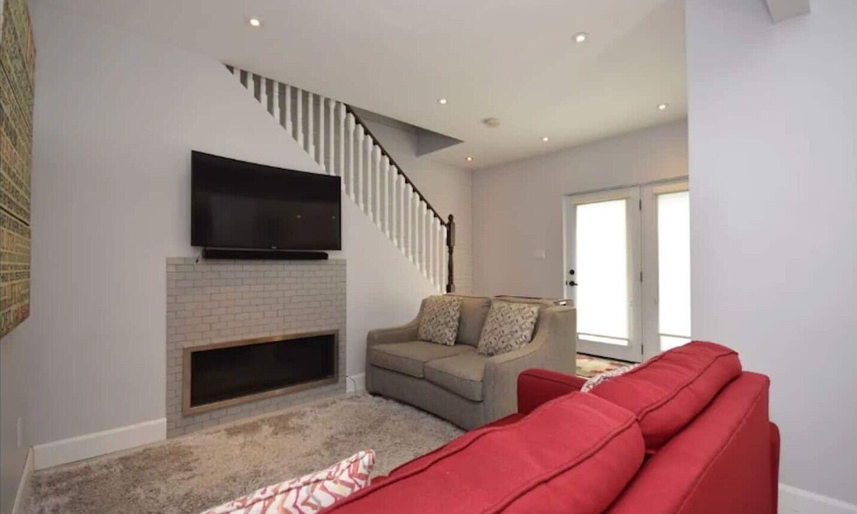 Cobourg Cabin | Welcome to our charming 2-bedroom, 1-bathroom home in the heart of downtown Cobourg