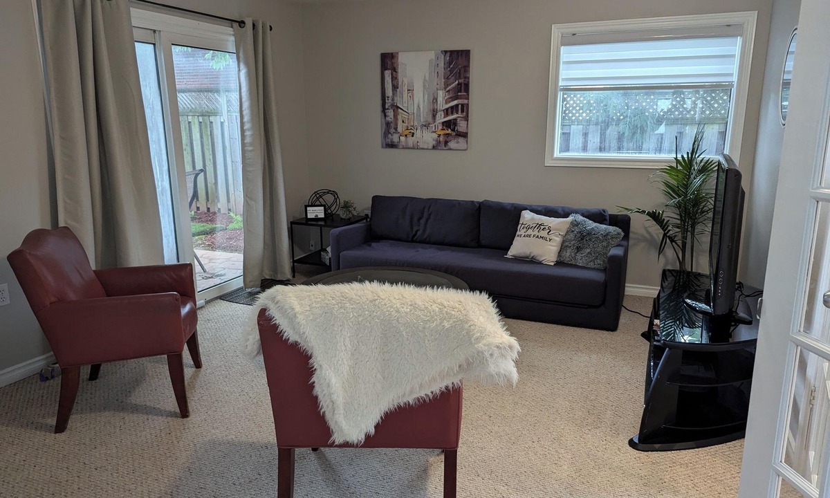 Grimsby Apartment | Welcome to our Cozy Gateway Getaway!