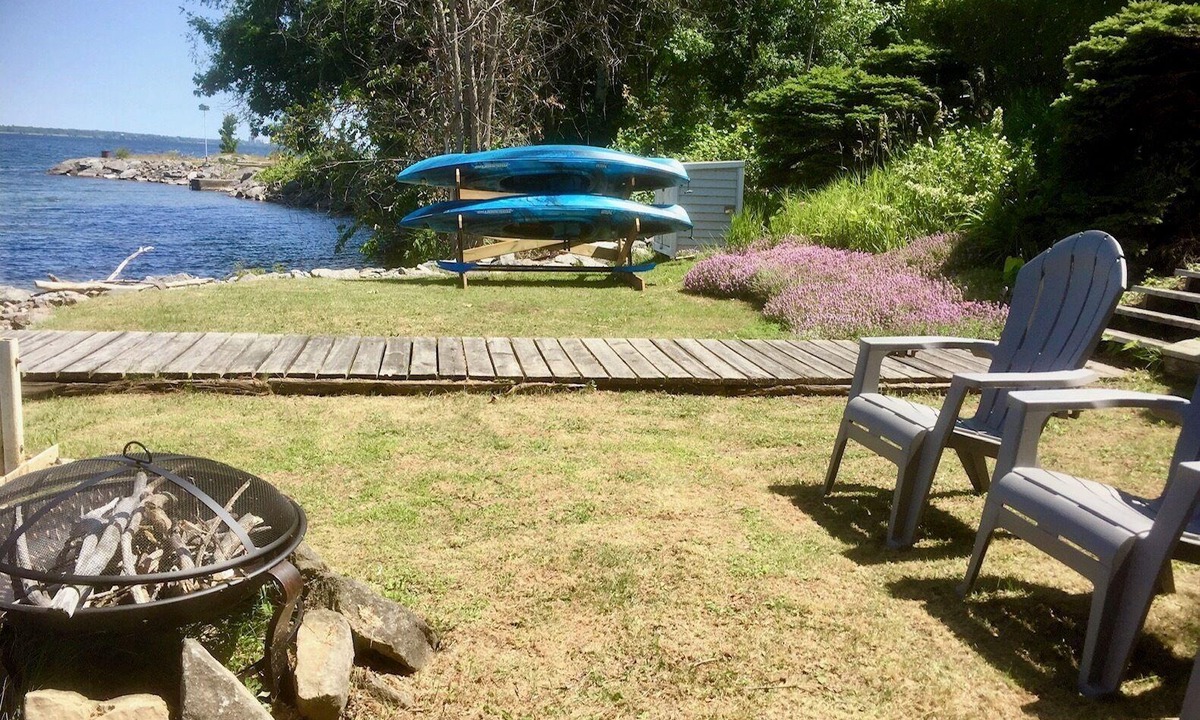 Cressy Apartment | Welcome to Sunset View – Your Lakeside Retreat in Prince Edward County