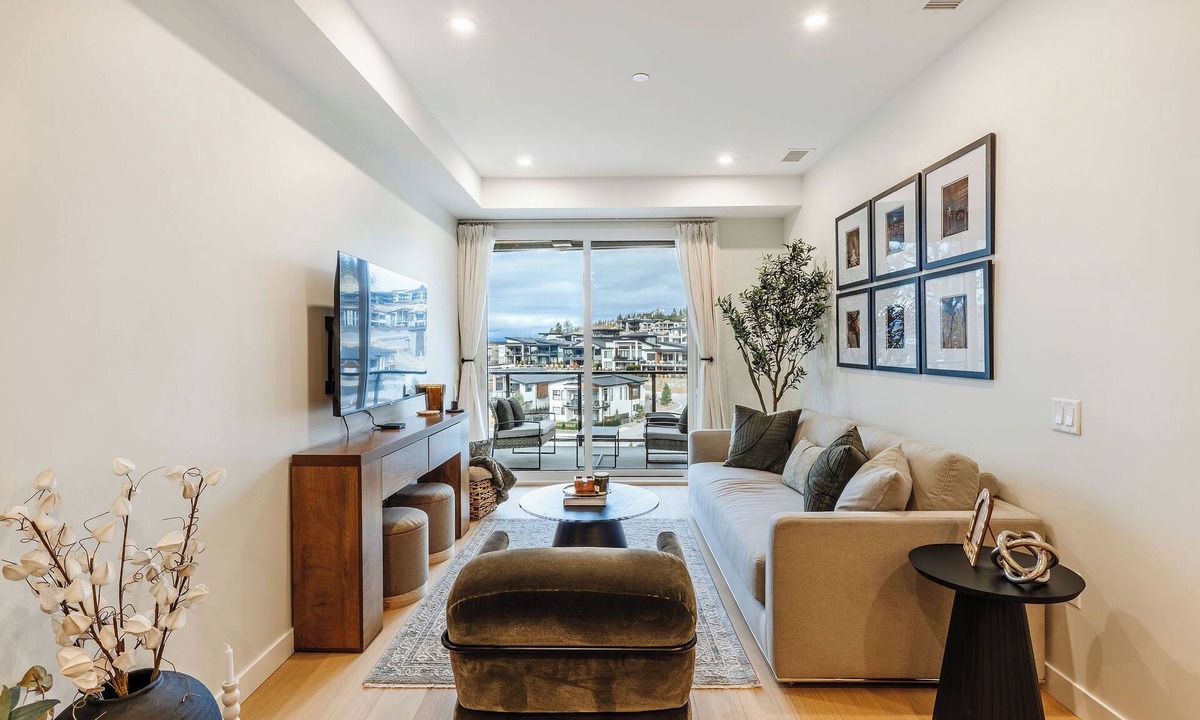 Central Okanagan Condo | Welcome to Zara at Lakestone! A premier lakeside community for a peaceful escape with pickleball courts, gym, and sauna. Bright 1-bed suite with mountain views, full kitchen, patio & laundry.