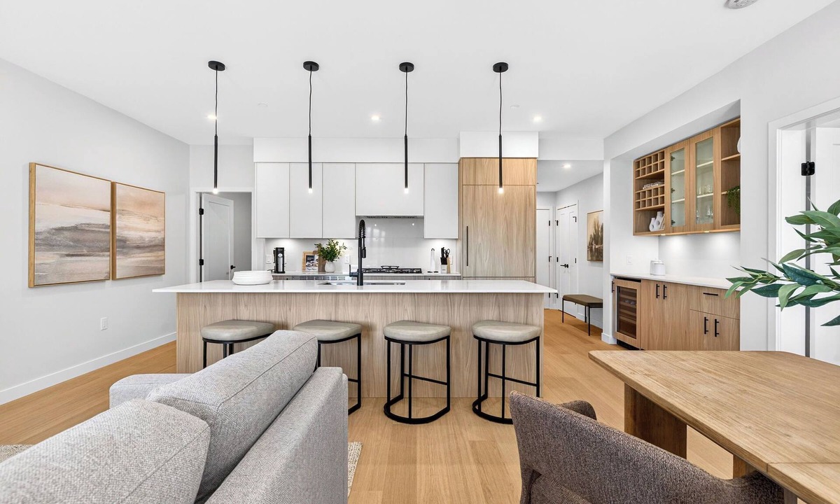 Central Okanagan Condo | Welcome to Zara at Lakestone! A premier lakeside community for a peaceful escape with pickleball courts, gym, & sauna. Discover a stylish retreat where high-end design meets effortless comfort, with a bright open-concept interior that feels intimate.