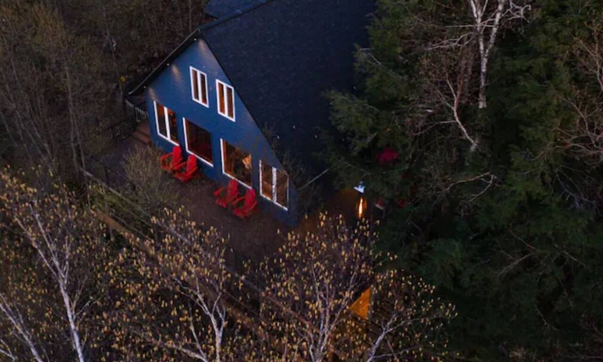 Algonquin Highlands Cottage | Wellness Retreat - Escape to Tranquility | Hot Tub & Sauna | Private Lakefront
