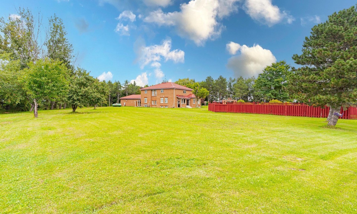 New Tecumseth House | Where Luxury Retreat meets Convenience!