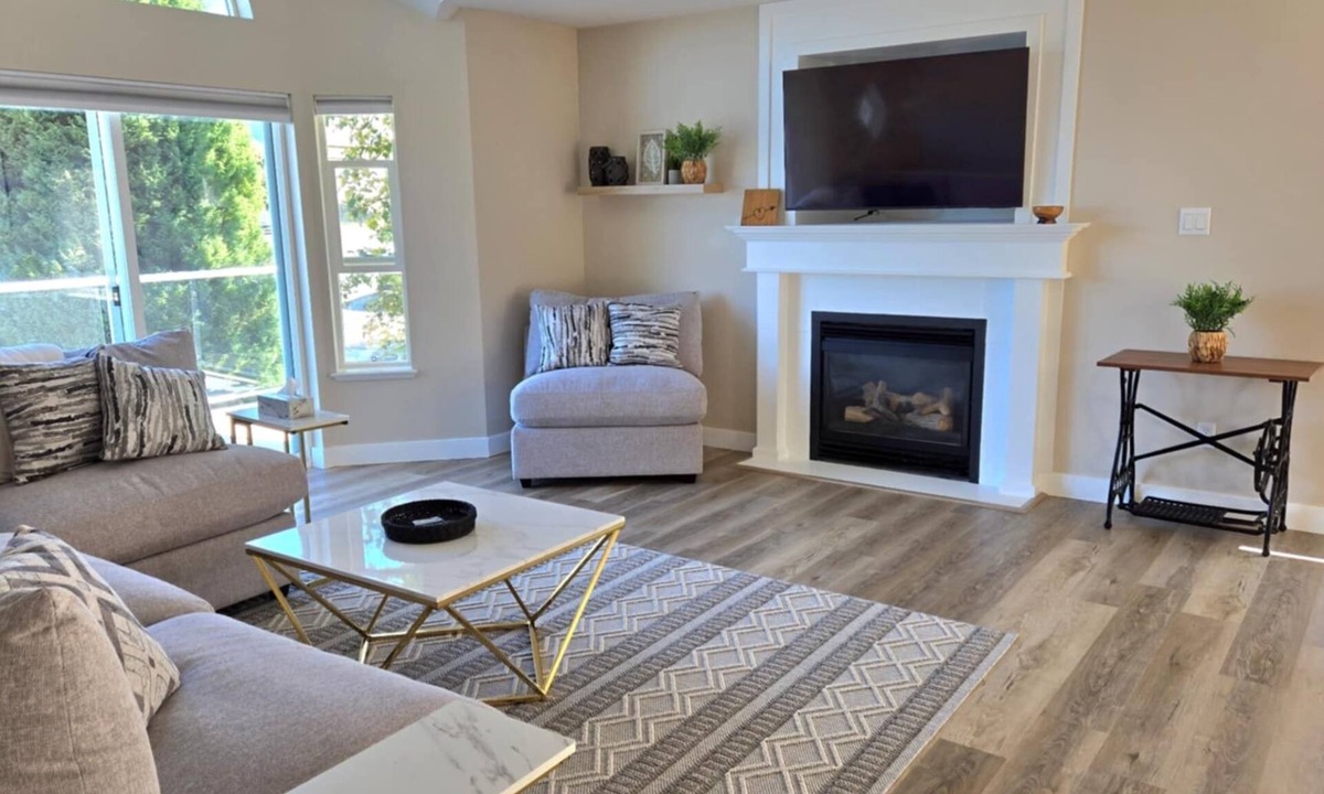 Regional District of Nanaimo House | Where Trails Meet Lake Tranquility- sleeps 7