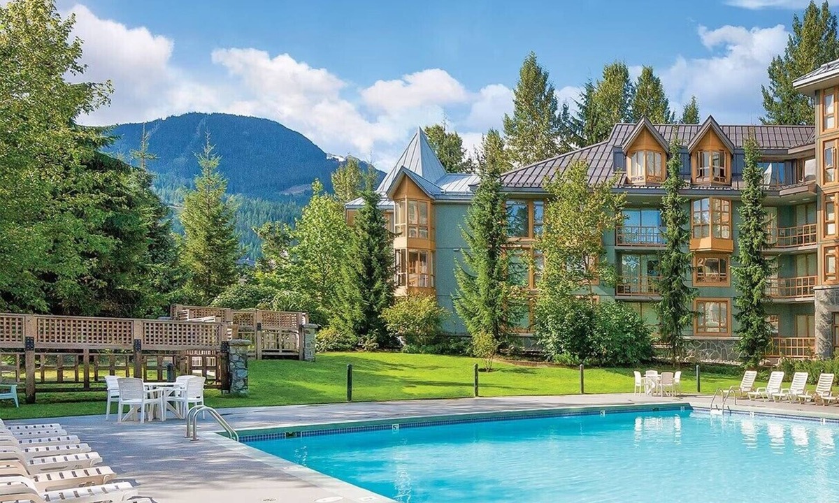 Village North Resort | Whistler Cascade Lodge Resort with A Full Kitchen