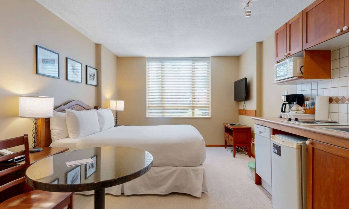Village North Hotel | Whistler - Cascade Lodge 208