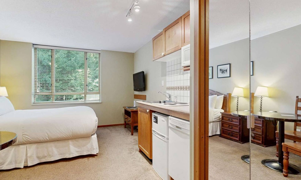 Village North Hotel | Whistler - Cascade Lodge 209