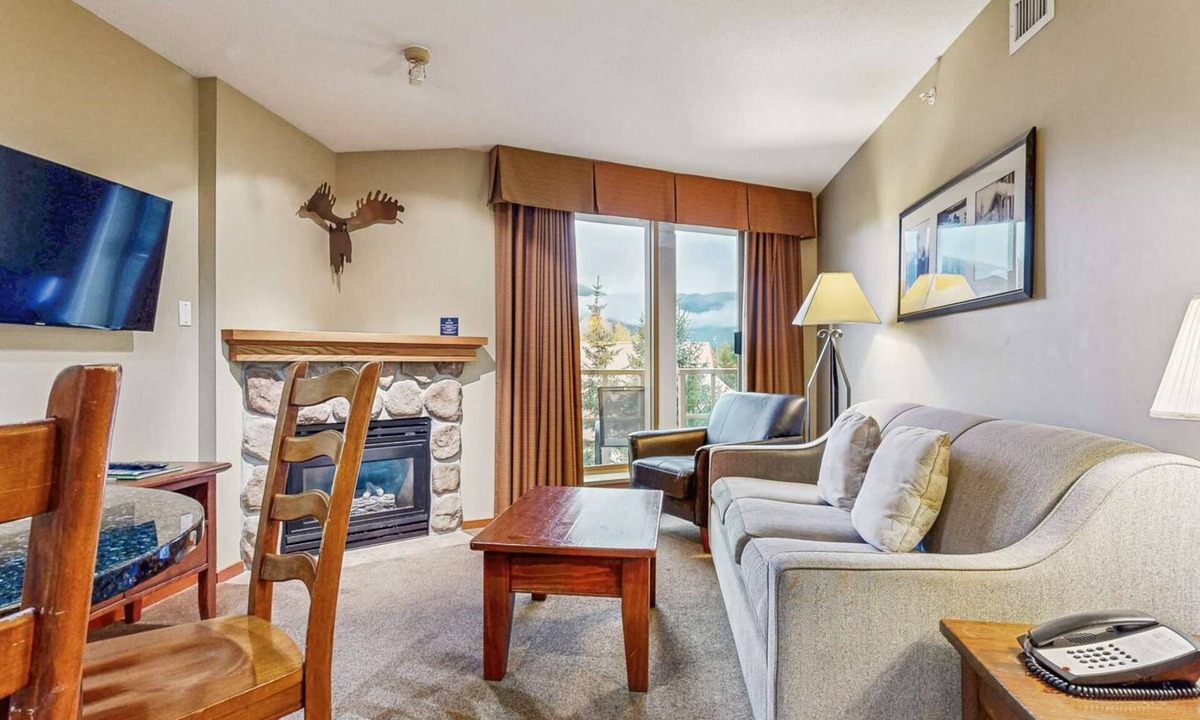 Village North Hotel | Whistler - Cascade Lodge 533