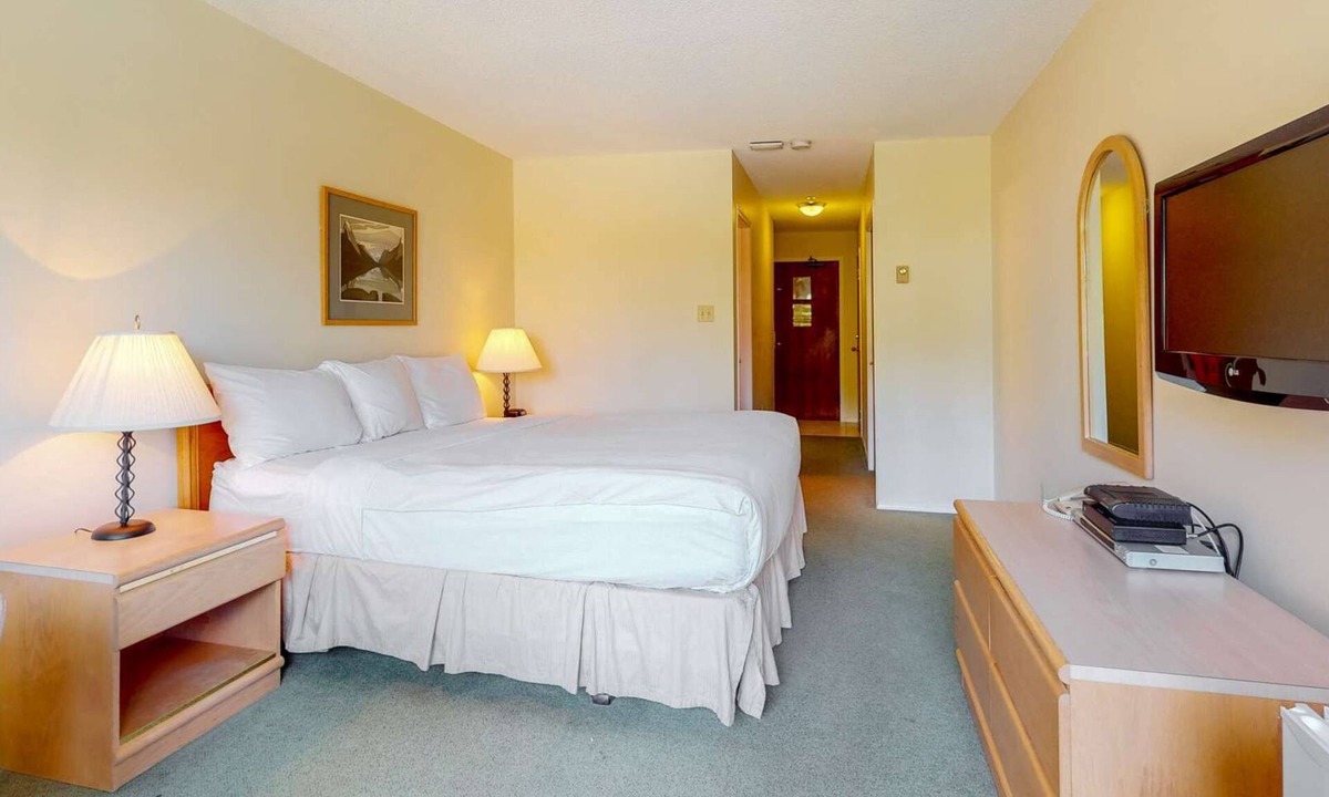 Blackcomb Hotel | Whistler - Glacier Lodge 222
