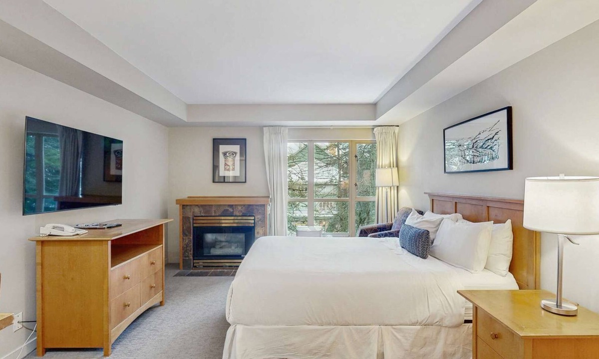 Whistler Village Hotel | Whistler - Whistler Peak Lodge 308