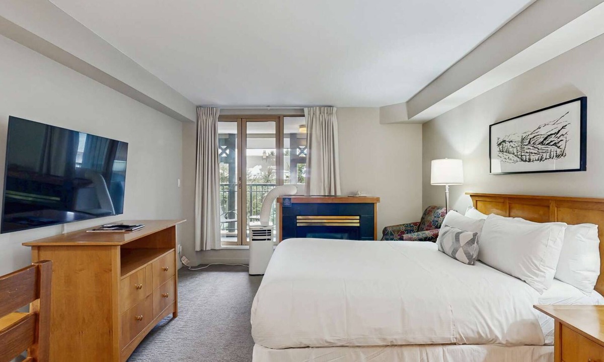 Whistler Village Hotel | Whistler - Whistler Peak Lodge 409