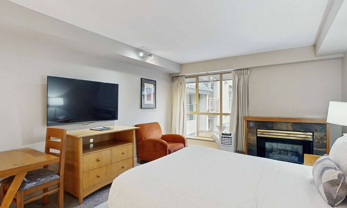 Whistler Village Hotel | Whistler - Whistler Peak Lodge 428