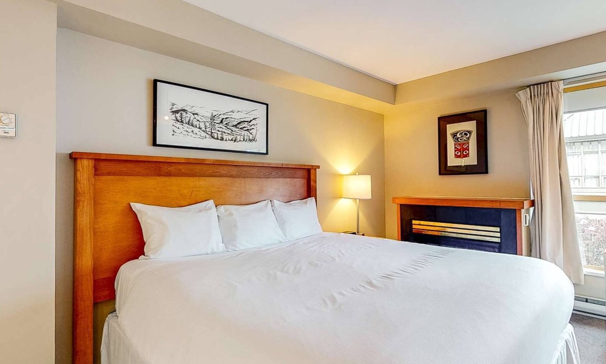 Whistler Village Hotel | Whistler - Whistler Peak Lodge 429