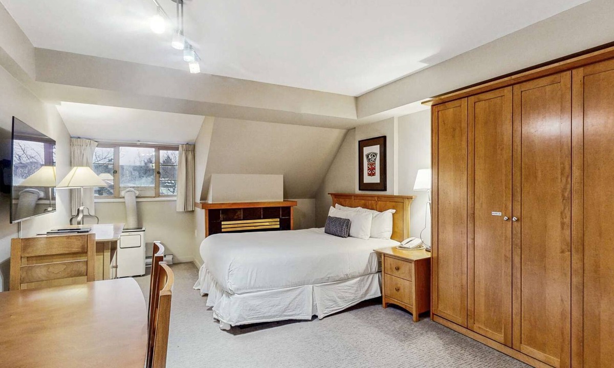 Whistler Village Hotel | Whistler - Whistler Peak Lodge 505