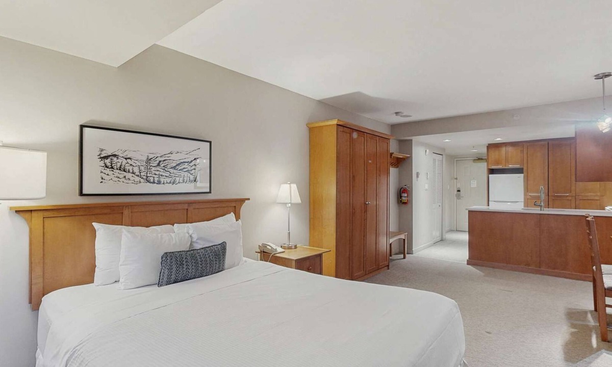 Whistler Village Hotel | Whistler - Whistler Peak Lodge 506
