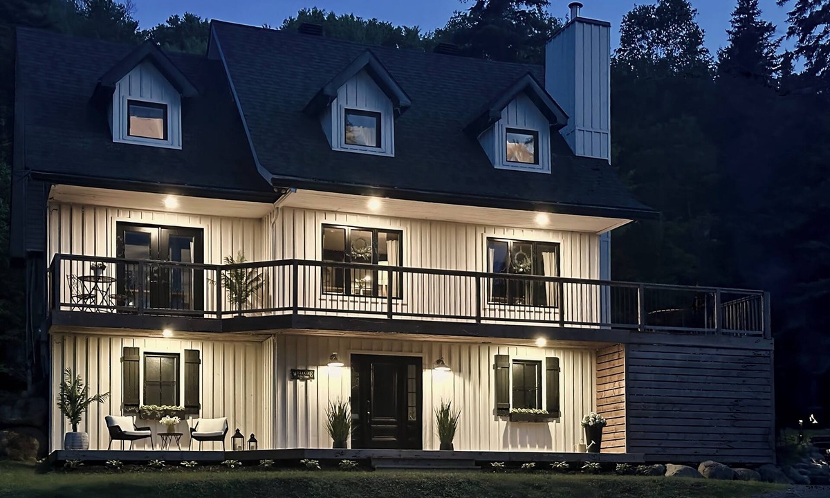 Lac-Superieur Ski Chalet | ❤️ White Cottage | Hot Tub | Private Lake Access | Mont-Tremblant Area