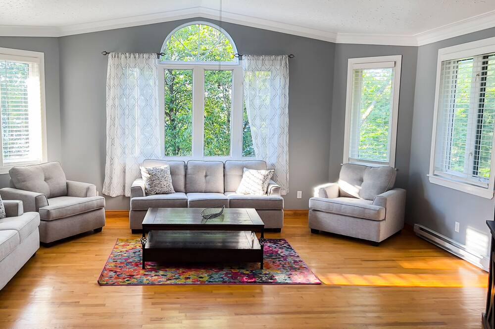Bayside House | White's Lake Nova Scotia Retreat "4brm+gamesroom+gym+kayaking+wifi"