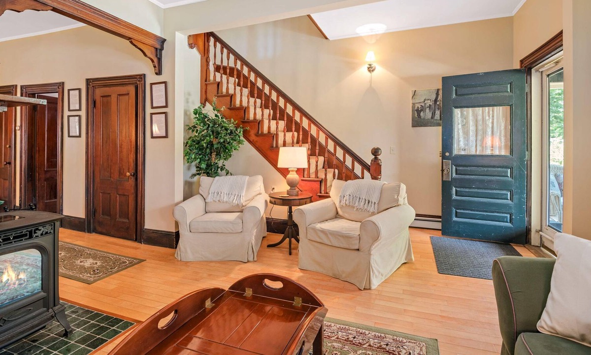 Long Island Villa | Why rent a house when you can rent a whole historic Innon an Island