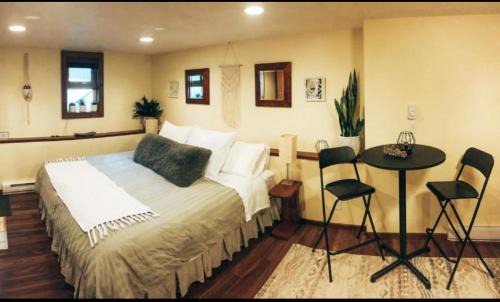 Alpine Meadows Apartment | Wildflower Suite