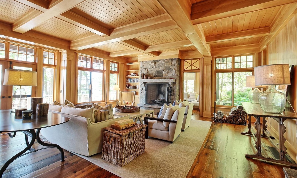 Windermere Cottage | Windermere! South! Private! Wallsend is Muskoka Classic Luxury!