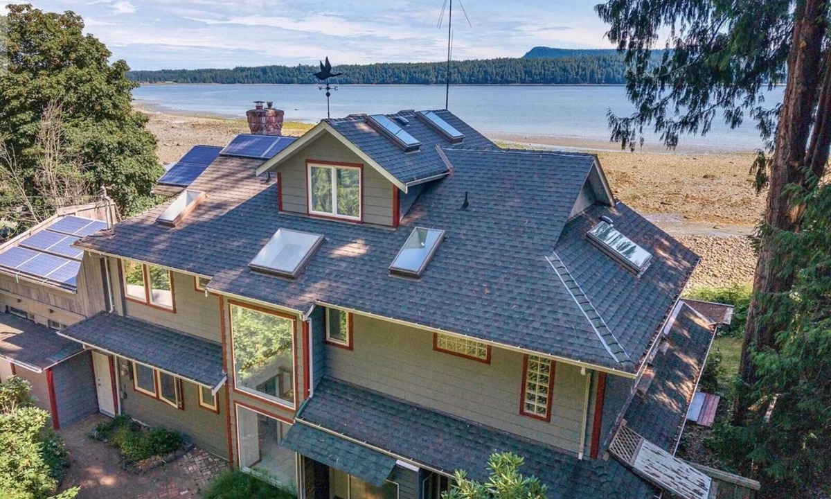 Regional District of Nanaimo House | WoodHaven! Entire house on ocean