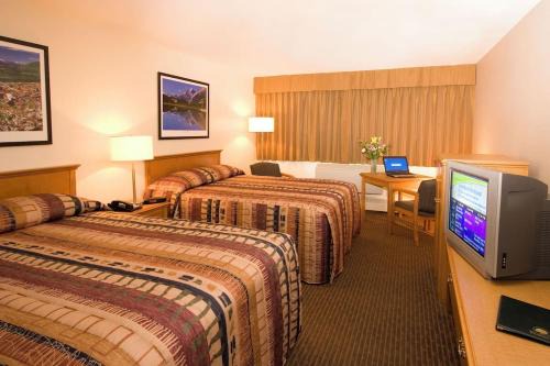 Fort Nelson Hotel | Woodlands Inn & Suites
