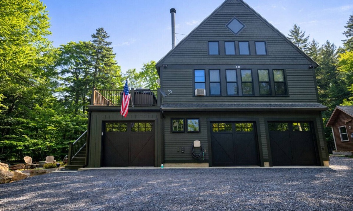 Beaver Cove House | Woods All Around-Direct ATV*Hot Tub*Beach Access*A/C*Pool Table*Washer/Dryer