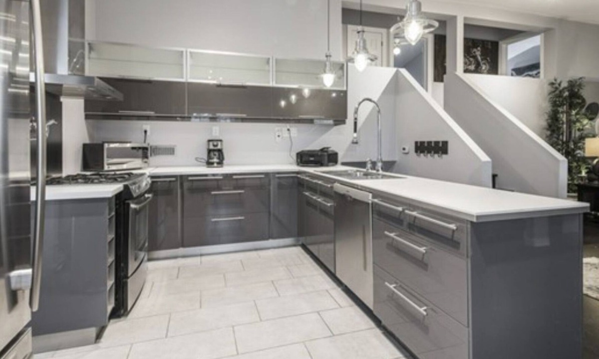 Lakeview House | WORLD CUP! Entire Modern Home BOOK NOW! 10 Mins from Toronto Stadium and Airport
