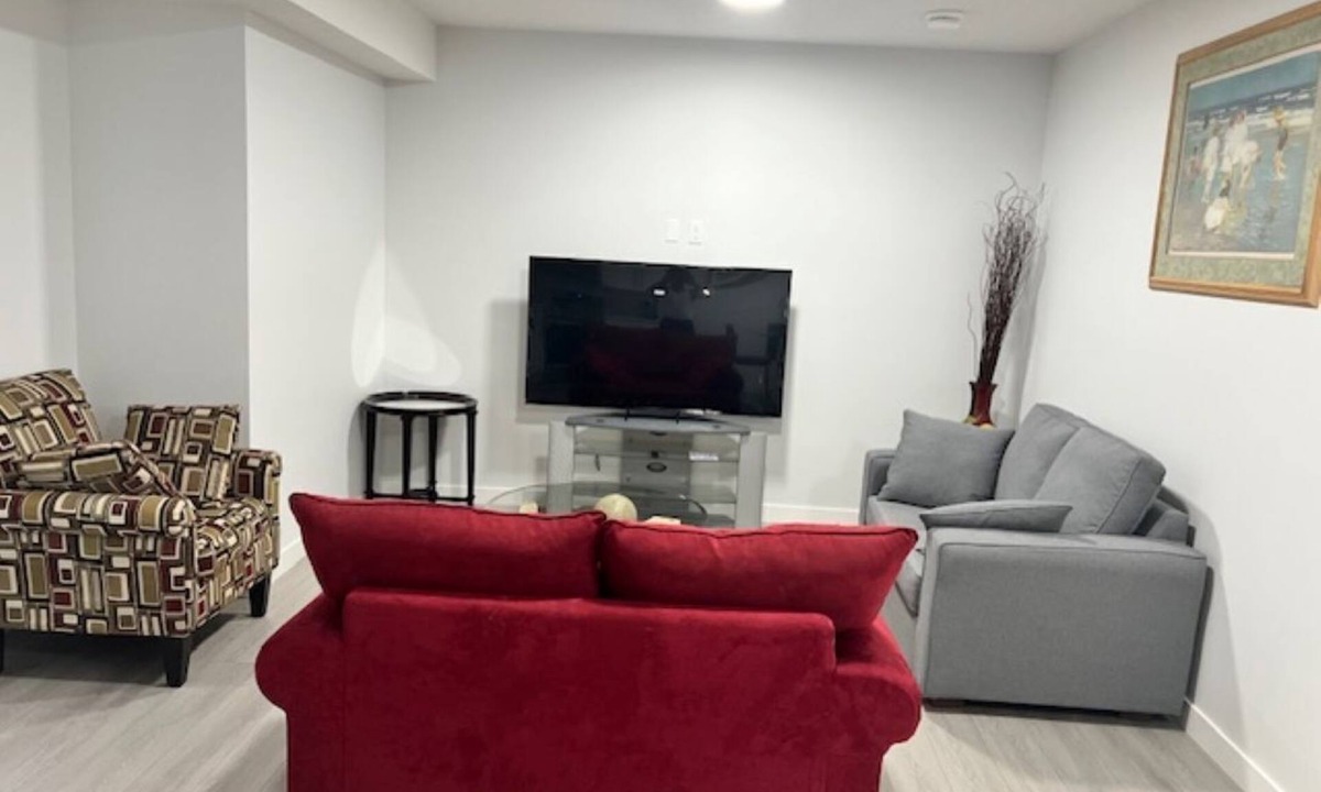 Northeast Edmonton House | Wyatt Suites