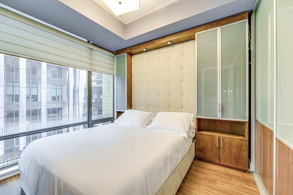 Yorkville Apartment | Yorkville's Junior - One Bedroom Aparthotel, Sleeps 2
