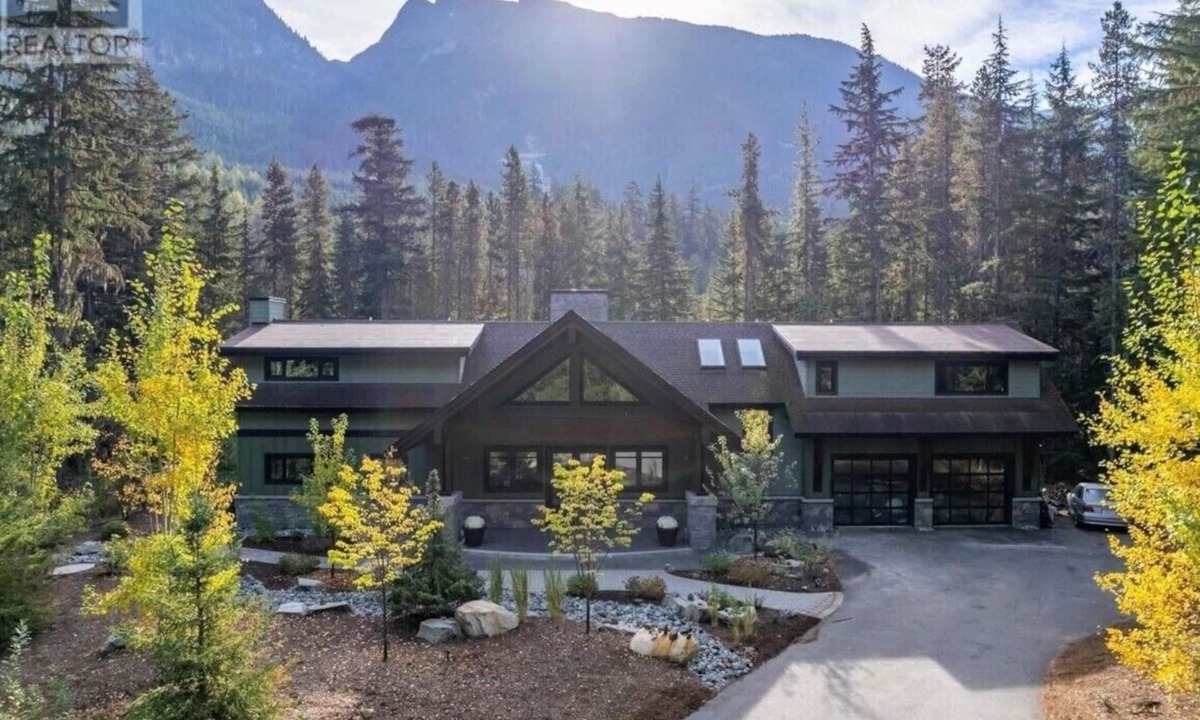 Sea to Sky Highway Ski Chalet | Your Alpine, Chalet Escape!