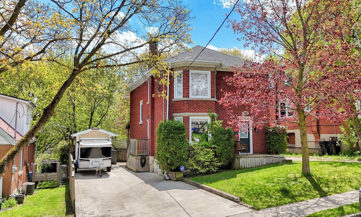 Cambridge House | Your Home Away From Home. 3 Bedrooms and an office, walking distance to Gaslight