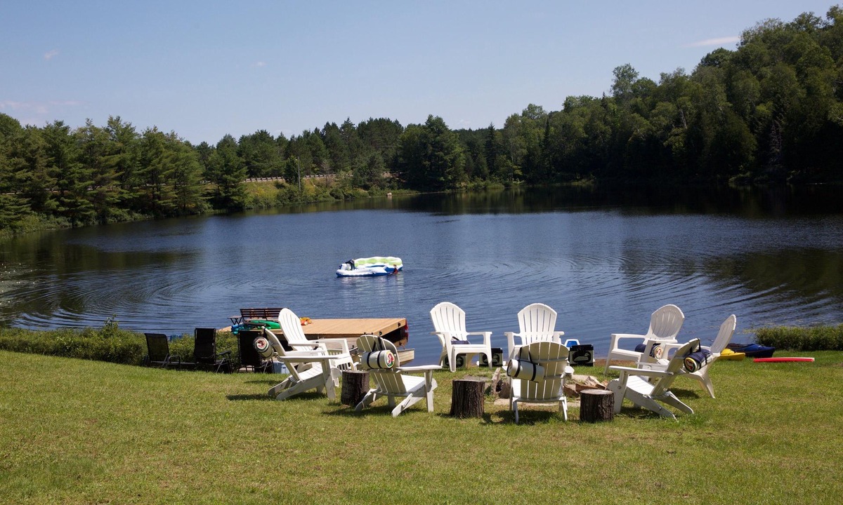 Dorset House | Your Own Private Lake, Pet Friendly, Luxury Family Retreat, up to 10 guests.