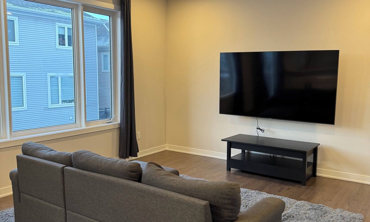 Ottawa Division House | Your Perfect Home Away From Home