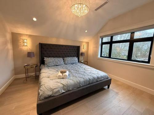 Kitsilano House | YVR3106 | Cozy 3BR in Central Vancouver | 15 min to Downtown