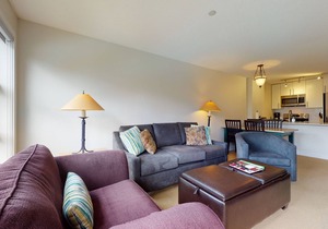 Aspens #461 Prime Ski-in Ski-out Location! Pool, Hot tubs, BBQ, sleeps 4 in Whistler