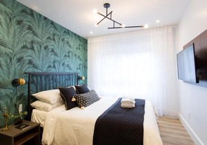 Blue Tropics Studio in Little Italy with kitchen by Den Stays