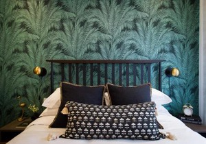 Blue Tropics Studio in Little Italy with kitchen by Den Stays