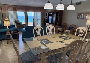 "Breakers East 703"~Gulf Front 2BR/2BA Beach setup included in Destin