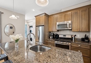 Historical & dog-friendly West End condo with parking - walk to all of Portland