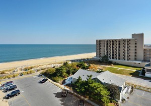 LINENS & DAILY ACTIVITIES INCLUDED! OCEANFRONT/BOARDWALK BUILDING W/ROOFTOP POOL Furnished for comfort after a day in the sun. Relax in this 1100 sq ft unit with great southern exposure and lovely ocean views in Rehoboth Beach