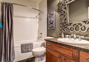 Luxurious Okanagan Lakefront Condo