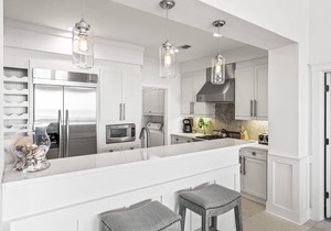 Professionally Decorated Gulf Front Unit in Watersound