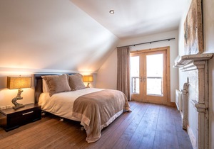 RCNT Chalets /4 bedroom Chalet with private spa in Lac superieur