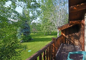 Running Wolf Studio – trail access, pool/hot tub, private balcony in Winthrop