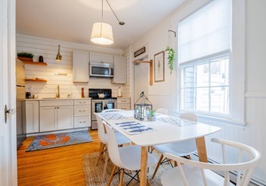 Spacious West End Retreat, Walk Everywhere, Prime Portland Location