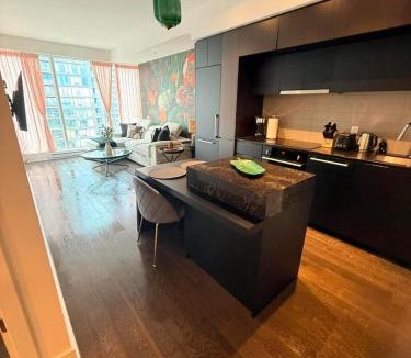 Milton Park Apartment | Élégant condo avec vue panoramique au cœur de Montréal